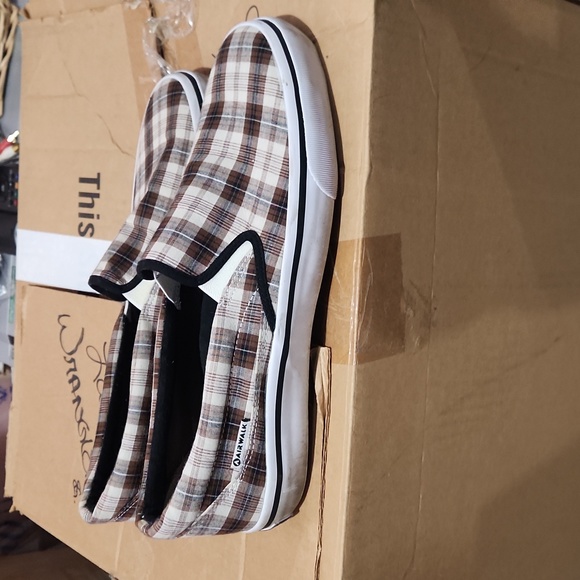 AIRWALK CANVAS SLIP ONS - Picture 3 of 6